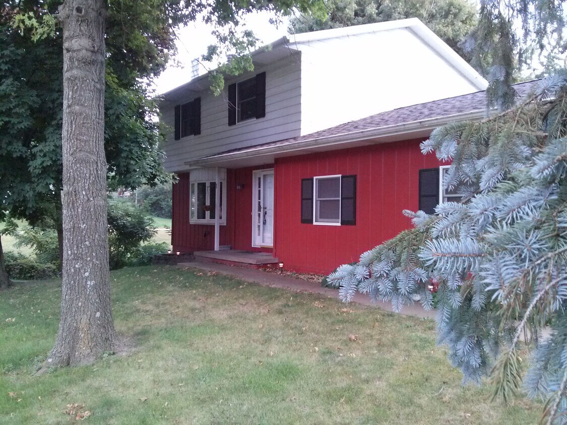 Front - 2865 Maplecrest Rd