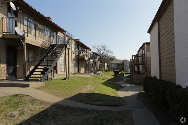 Building Photo - Veranda