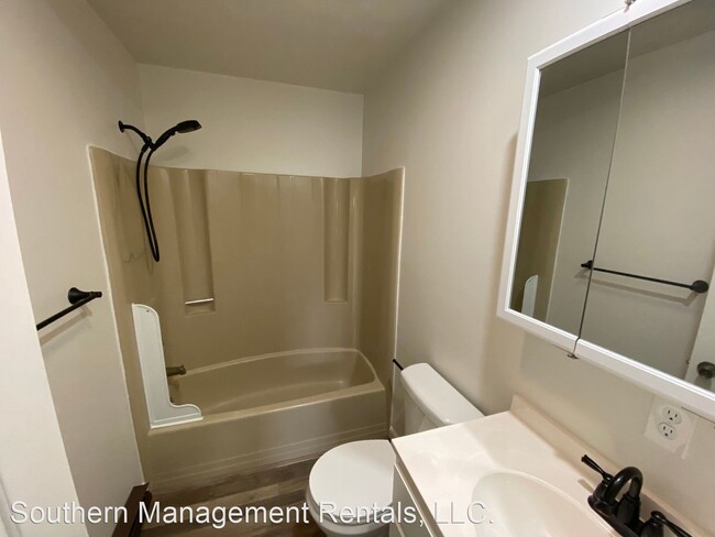 Foto del edificio - 2 br, 1.5 bath House - 109 Twin Hills Road...