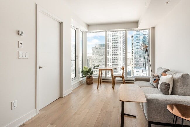 Building Photo - 1288 Rue Saint-Antoine O