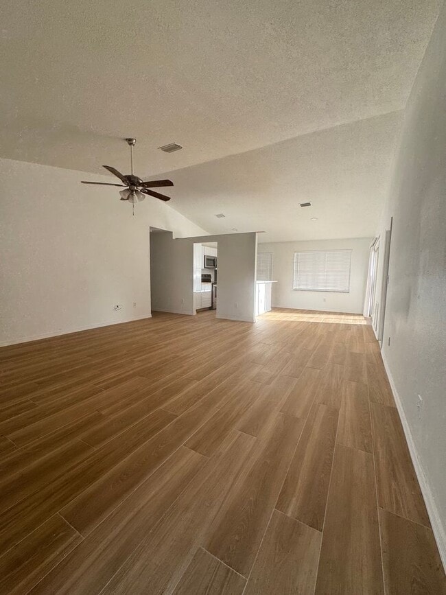 Foto del edificio - Charming 3/2 Home with open floor plan.