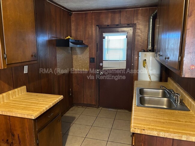 Foto del edificio - 210 E Chappell St