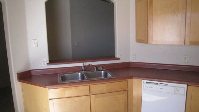 Building Photo - Two Bedroom Townhome