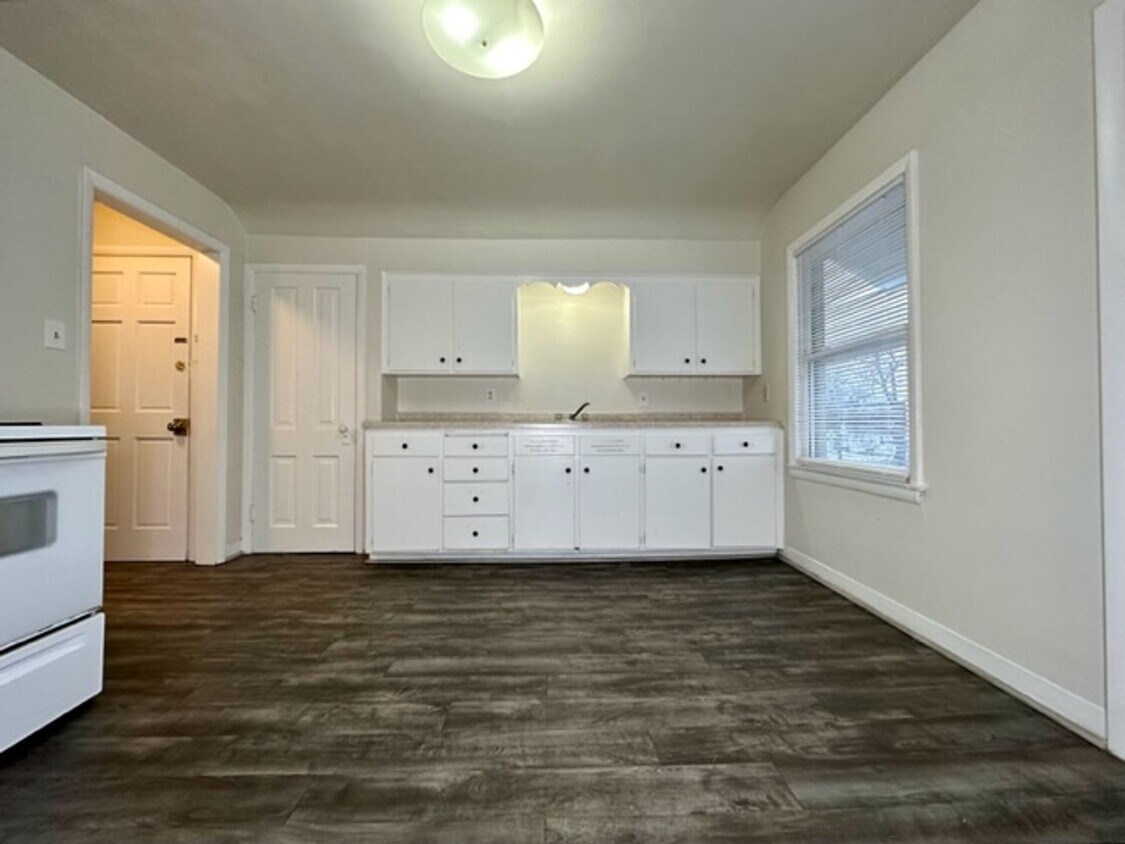 Foto principal - 1017 N Webster Ave