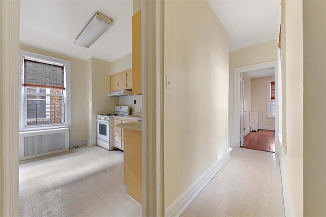 Building Photo - 3633 Greystone Ave