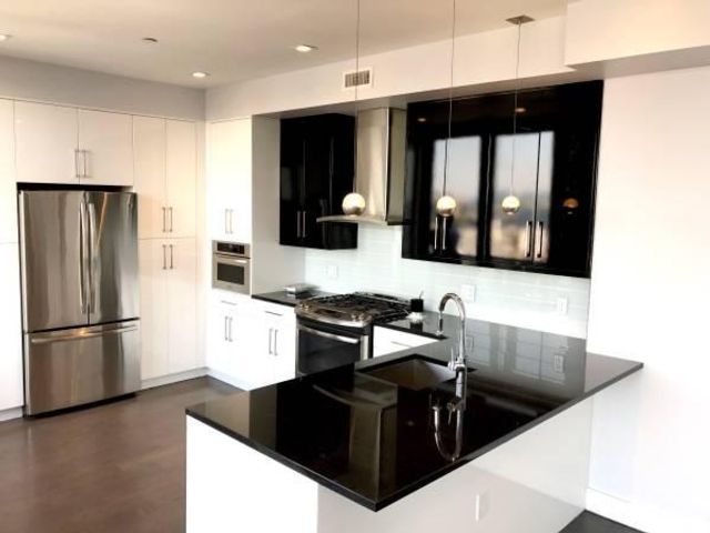 Foto principal - 2718 Hoyt Ave S