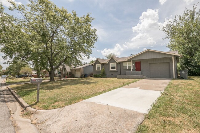 Building Photo - Cute Tulsa Home Coming Soon! 3 bedrooms an...