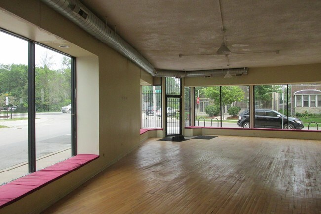 Foto del edificio - 9101 S Beverly Ave
