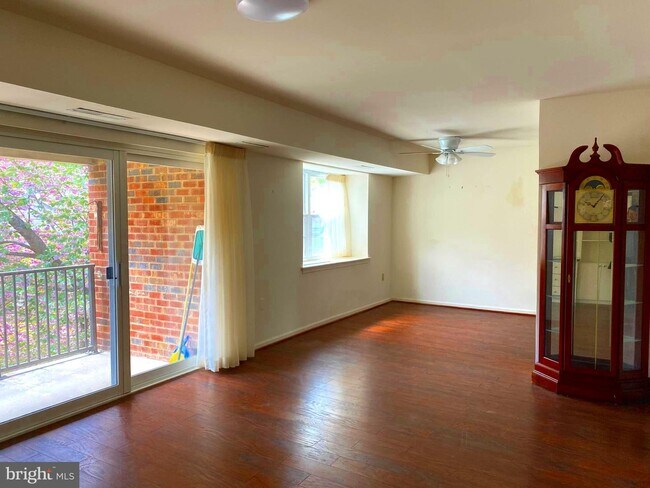 Building Photo - 860 College Pkwy