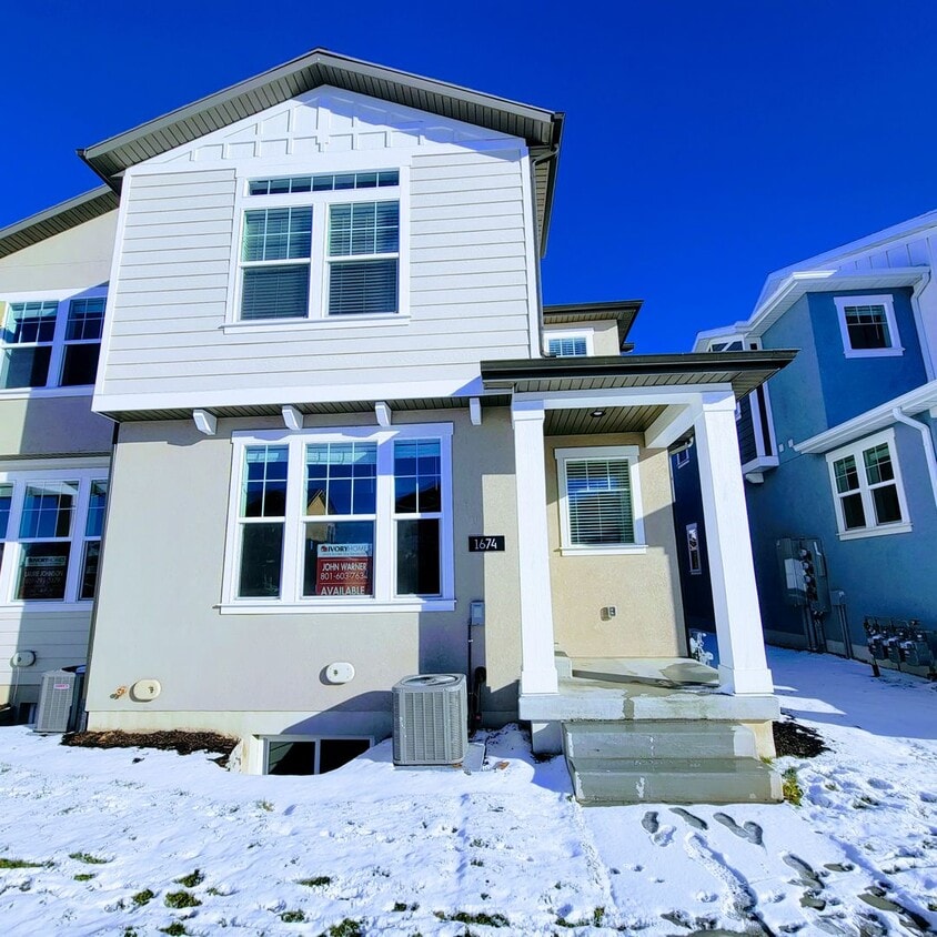 Primary Photo - Stunning Townhomes!