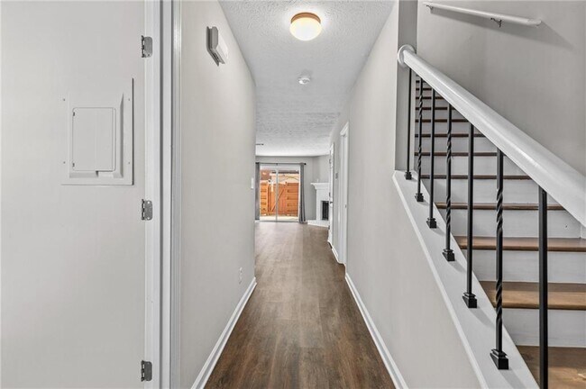 Foto del edificio - 2828 Webb Bridge Rd