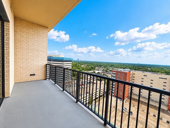 Building Photo - 9787 Katy Fwy