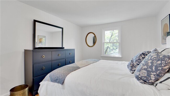 Foto del edificio - 288 Oakridge Dr