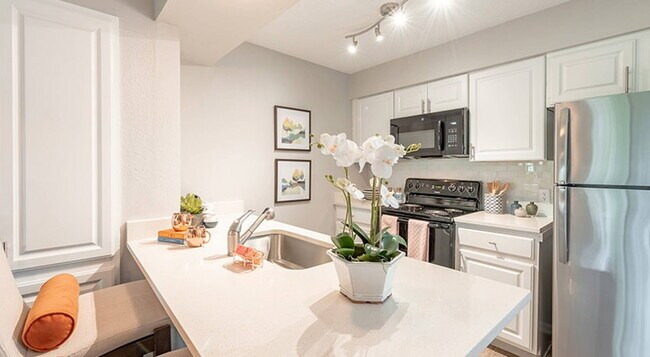 Foto del edificio - 3517 N Hills Dr