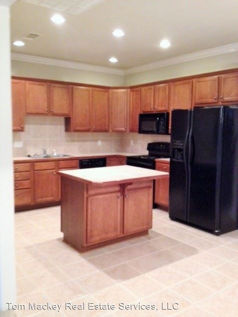 Building Photo - 2 br, 2 bath House - 2956 Magazine Dr.