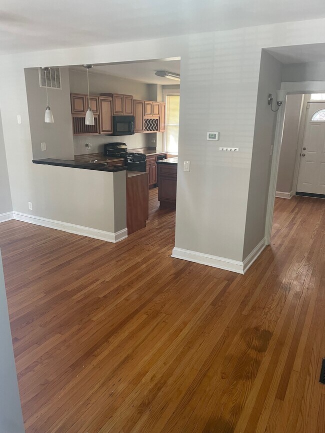 Building Photo - 3623 Elmley Ave