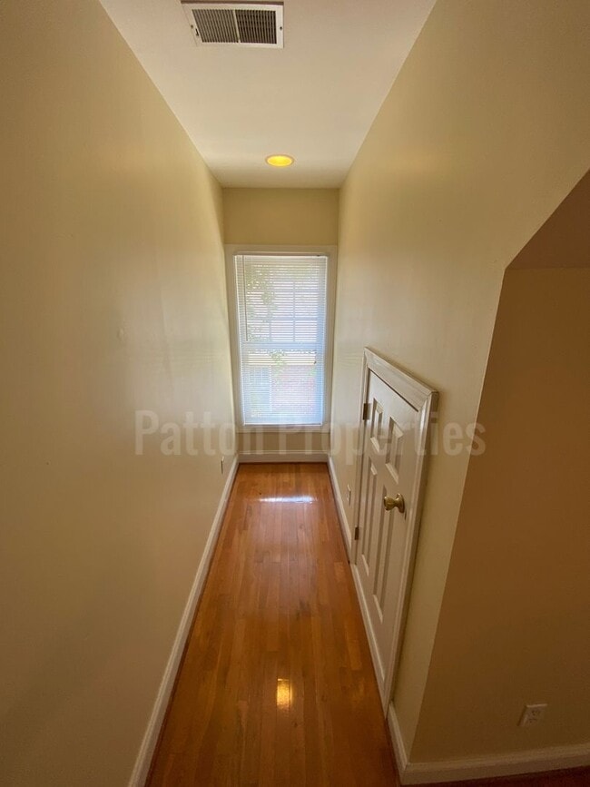 Building Photo - 323 S Pickens St