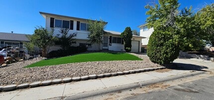 Building Photo - 3265 Heights Dr