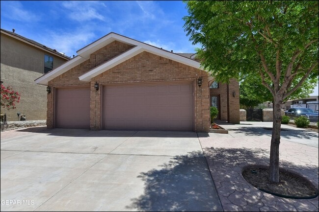 Building Photo - 6560 McFarland Ave