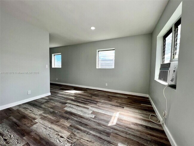 Foto del edificio - 830 NW 7th St