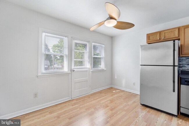 Building Photo - 3232 Albemarle Ave