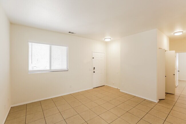 Foto del edificio - 11222 W Almeria Rd