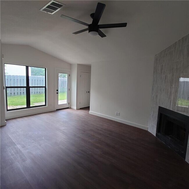 Building Photo - 333 Fantail Loop