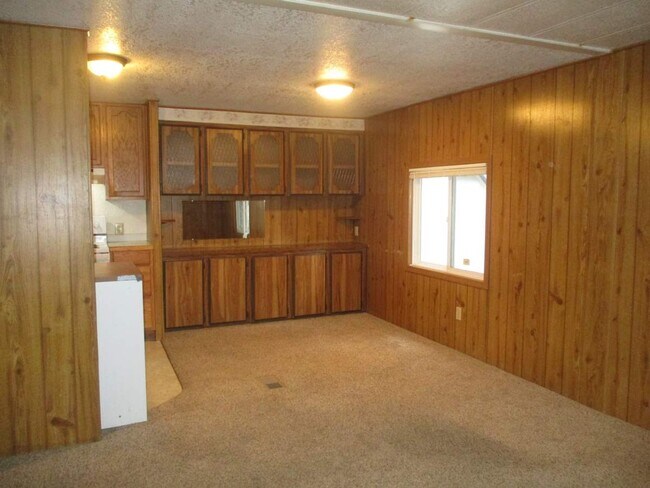 Building Photo - 2 Bedroom, 2 Bathroom Lake Holiday Home