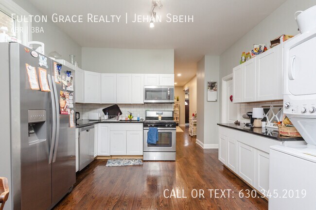 Foto del edificio - 2733 N Sheffield Ave