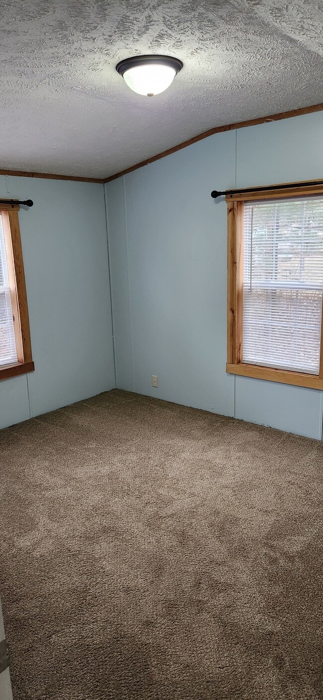 Building Photo - 759 Czech Dr