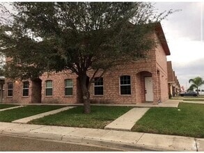 Building Photo - 607 Jade St