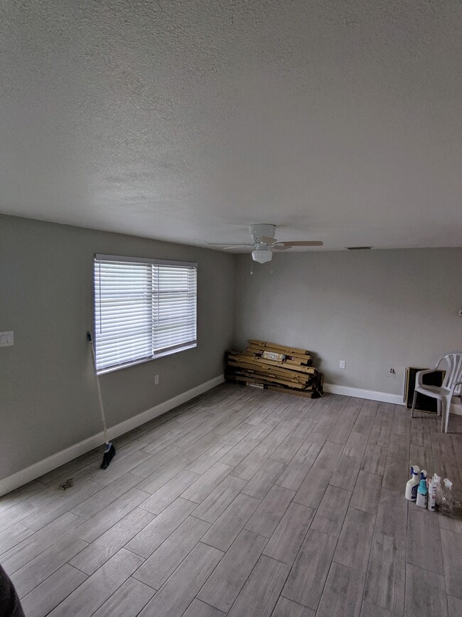 Bonus room with natural light, versatile for office or playroom - 1147 Jennings Dr