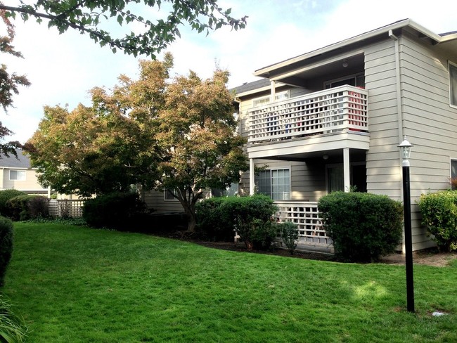 Building Photo - Poplar Village Apartments