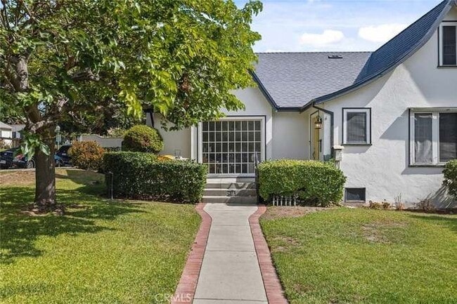 Building Photo - 3658 Sierra Vista Ave