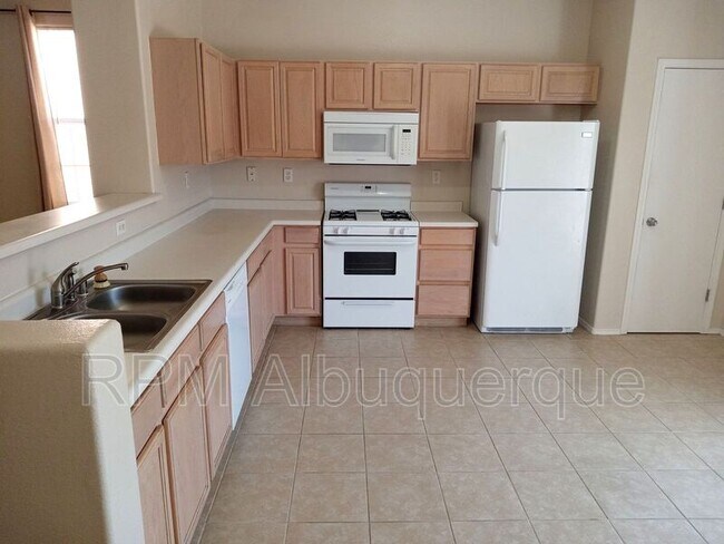 Building Photo - 728 Nicklaus Dr SW