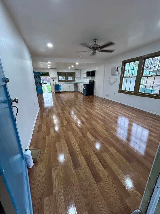 Open Living Room & Kitchen - 112 Alabama St