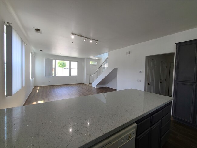 Foto del edificio - 25352 Cole St