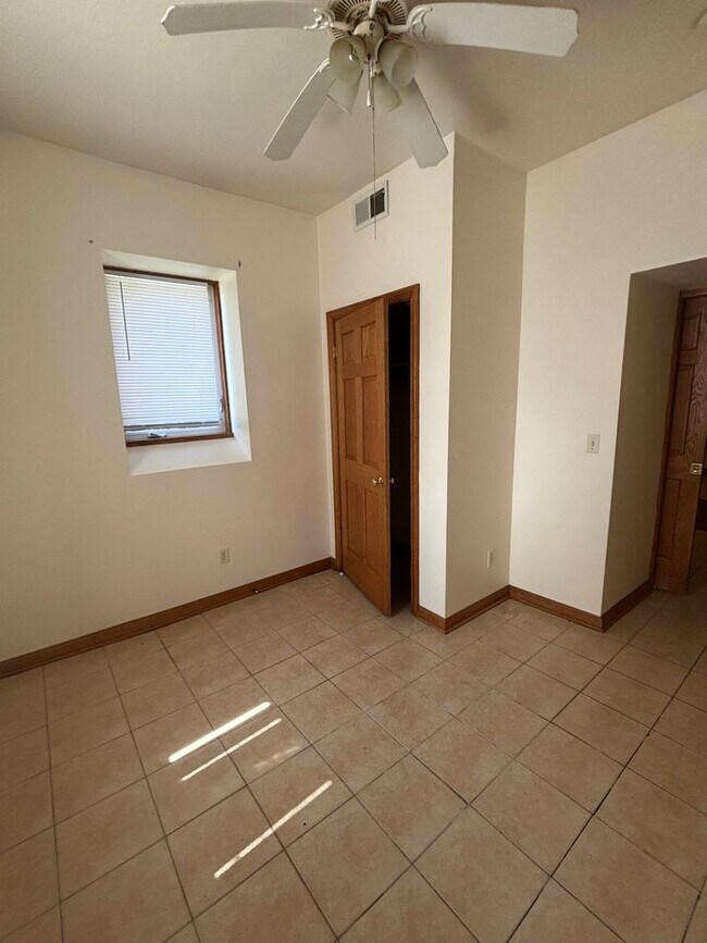 Foto del edificio - 307 N Main St