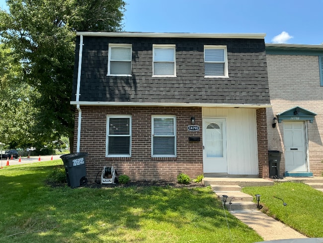 Building Photo - 14790 Tamarack Pl