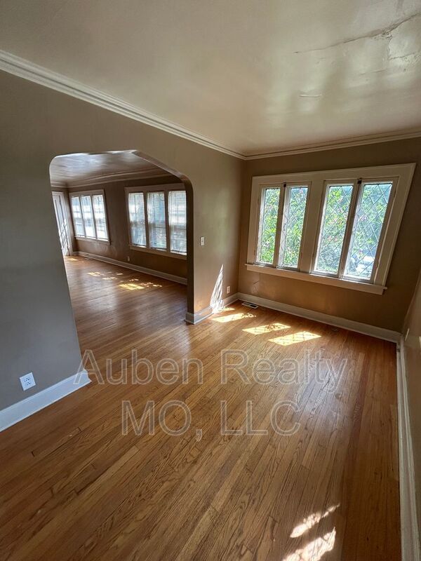 Foto del edificio - 5446 Charlotte St