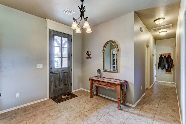 Foto del edificio - Host your own sports team in this backyard! Beautiful outdoor space and endless amenities!  Call ...