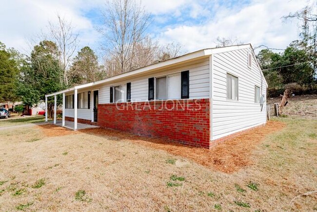 Building Photo - 904 Kirkland Dr