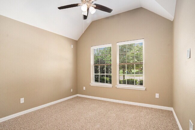 Building Photo - Gorgeous 5 Bdrm, 3 Bath with Open Layout, ...