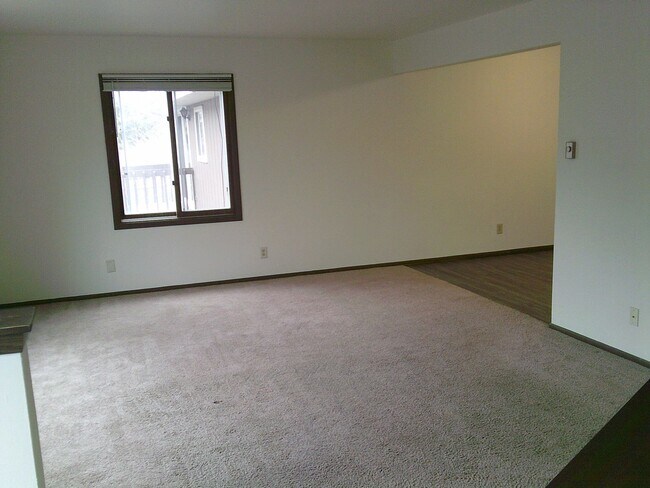 Foto del edificio - 2 Bedroom, 1.5 Bath Townhome