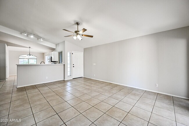 Foto del edificio - 1060 W Mesquite Ave