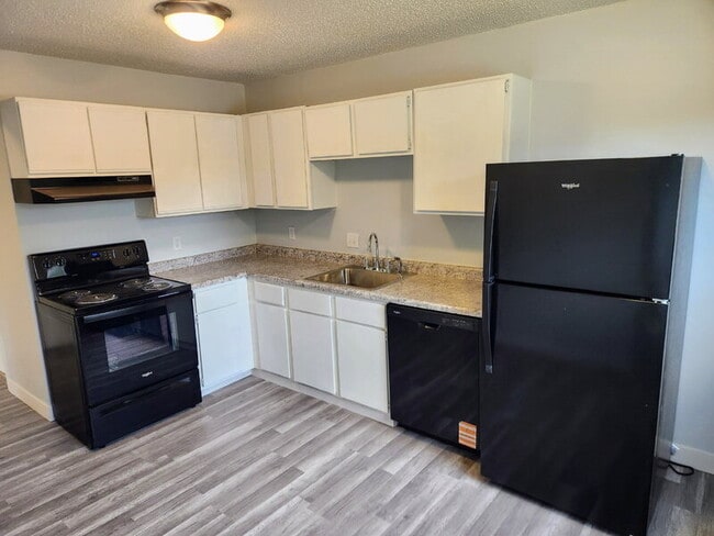 Building Photo - 1627 E Glenwood Dr