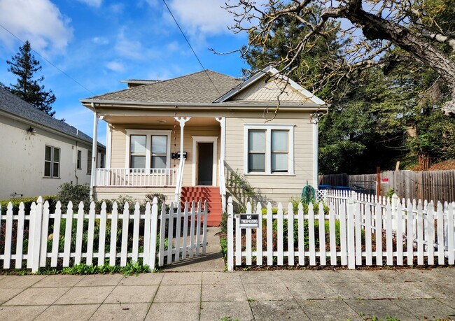 Building Photo - 209 8th St