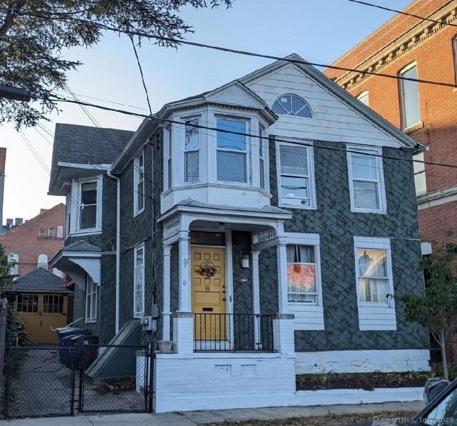Building Photo - 6 Hughes Pl