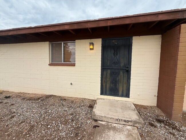 Building Photo - Townhome For Rent
