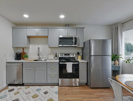 Building Photo - 610 Plum St